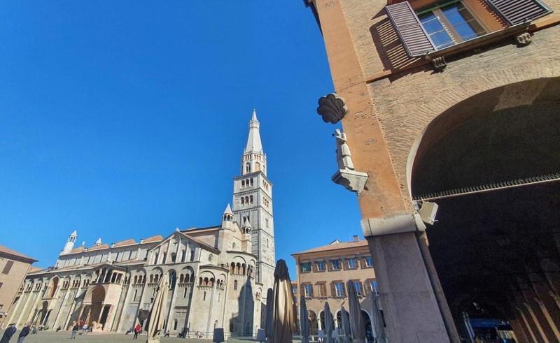 Apartmán La Mansarda In Centro Modena Exteriér fotografie